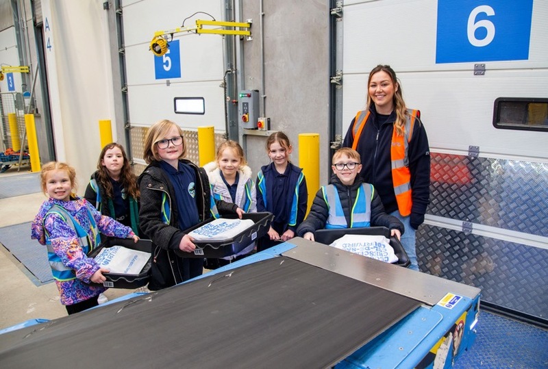 Other image for Pupils get behind-the-scenes look at Evri parcel hub